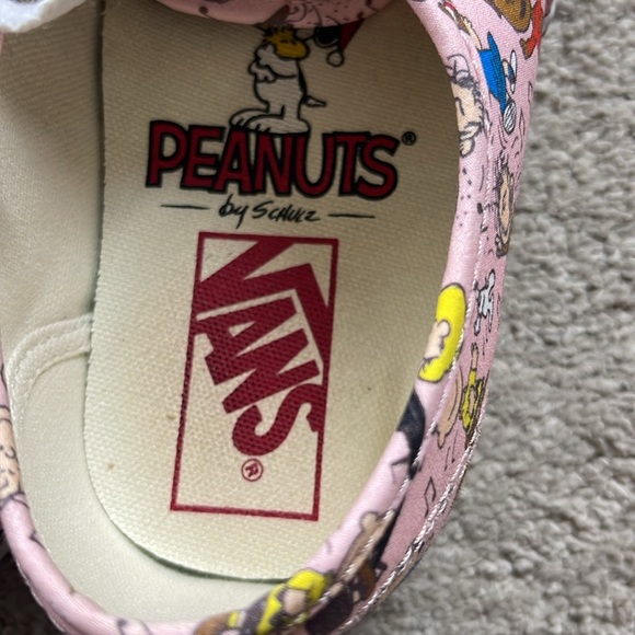 Vans Peanuts 2017 sneakers! RARE! Women’s size 7 in excellent used condition. - Picture 2 of 8